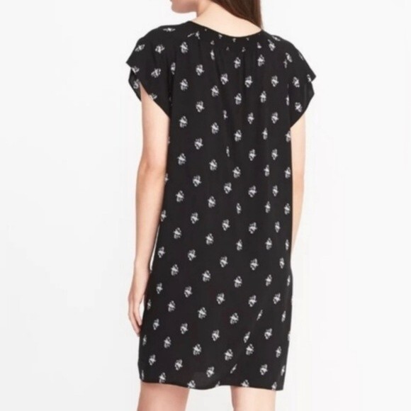 Old navy black and white ditsy floral flutter sleeve dress size XS - Picture 3 of 8